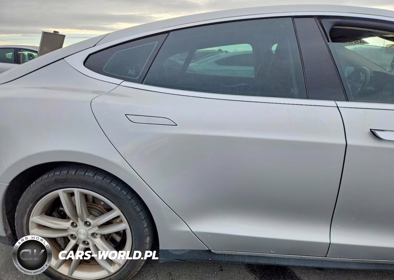 2014 Tesla Model S VIN:5YJSA1S11EFP49478 - 10