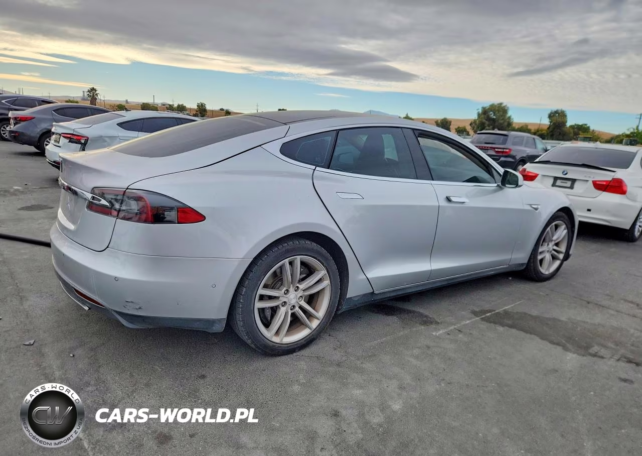 2014 Tesla Model S VIN:5YJSA1S11EFP49478 - 3