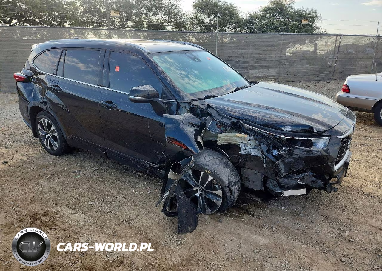 2022 Toyota Highlander Xle VIN:5TDHZRBH9NS593636 - 4