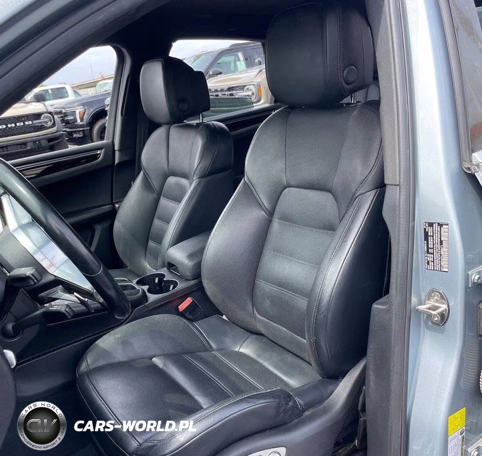 2020 Porsche Macan S VIN:WP1AB2A57LLB30671 - 11
