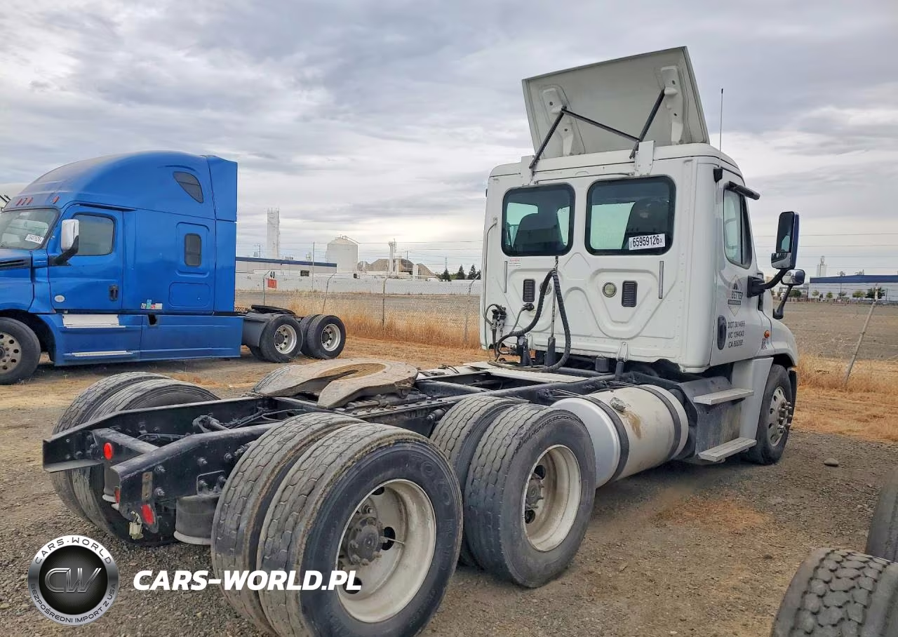 2015 Freightliner Cascadia 125 VIN:3AKJGEBG0FDGK3783 - 3