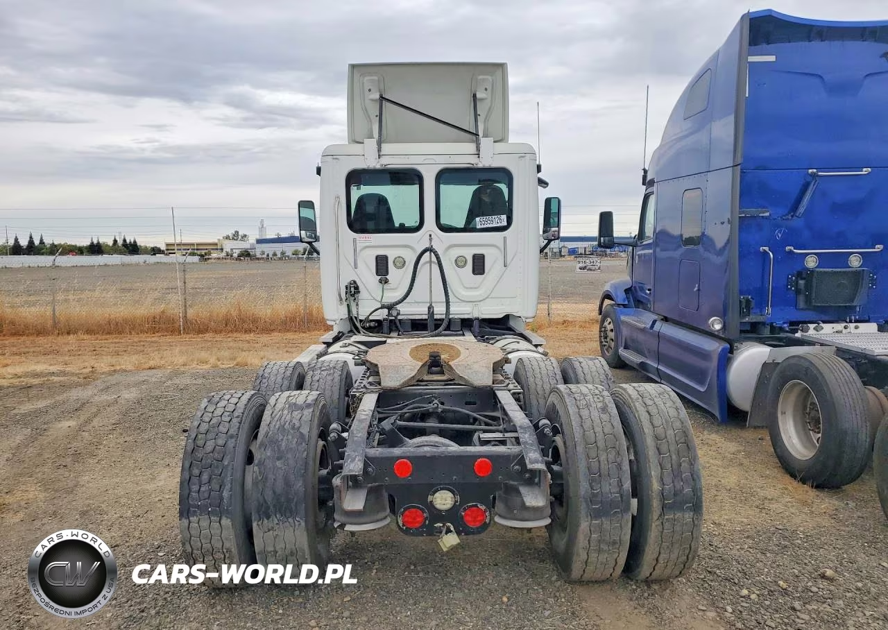 2015 Freightliner Cascadia 125 VIN:3AKJGEBG0FDGK3783 - 6