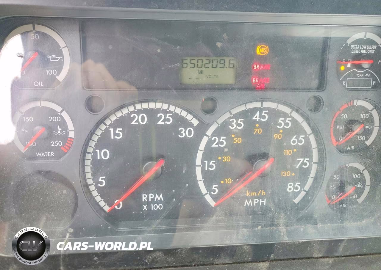 2015 Freightliner Cascadia 125 VIN:3AKJGEBG0FDGK3783 - 9