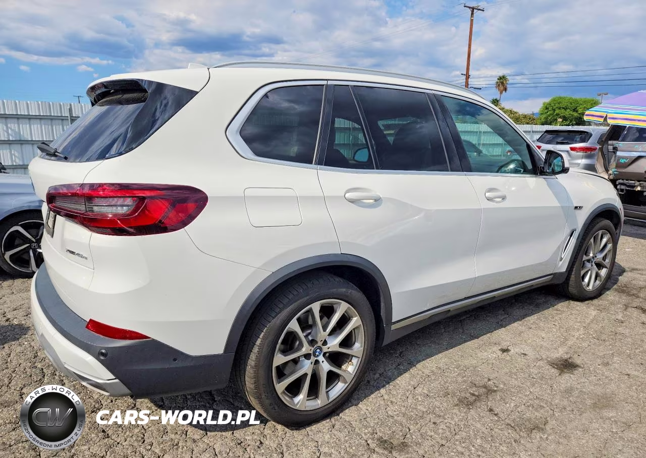 2022 BMW X5 xDrive45E VIN:5UXTA6C08N9K88182 - 3