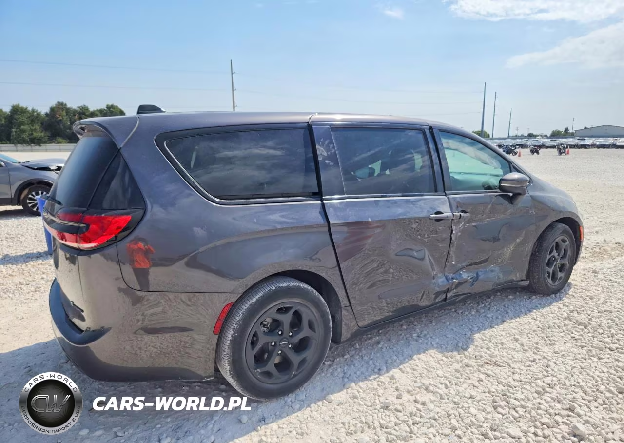 2023 Chrysler Pacifica Hybrid Touring L VIN:2C4RC1L73PR506452 - 3