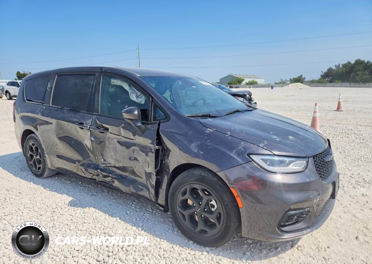 2023 Chrysler Pacifica Hybrid Touring L VIN:2C4RC1L73PR506452 - 4