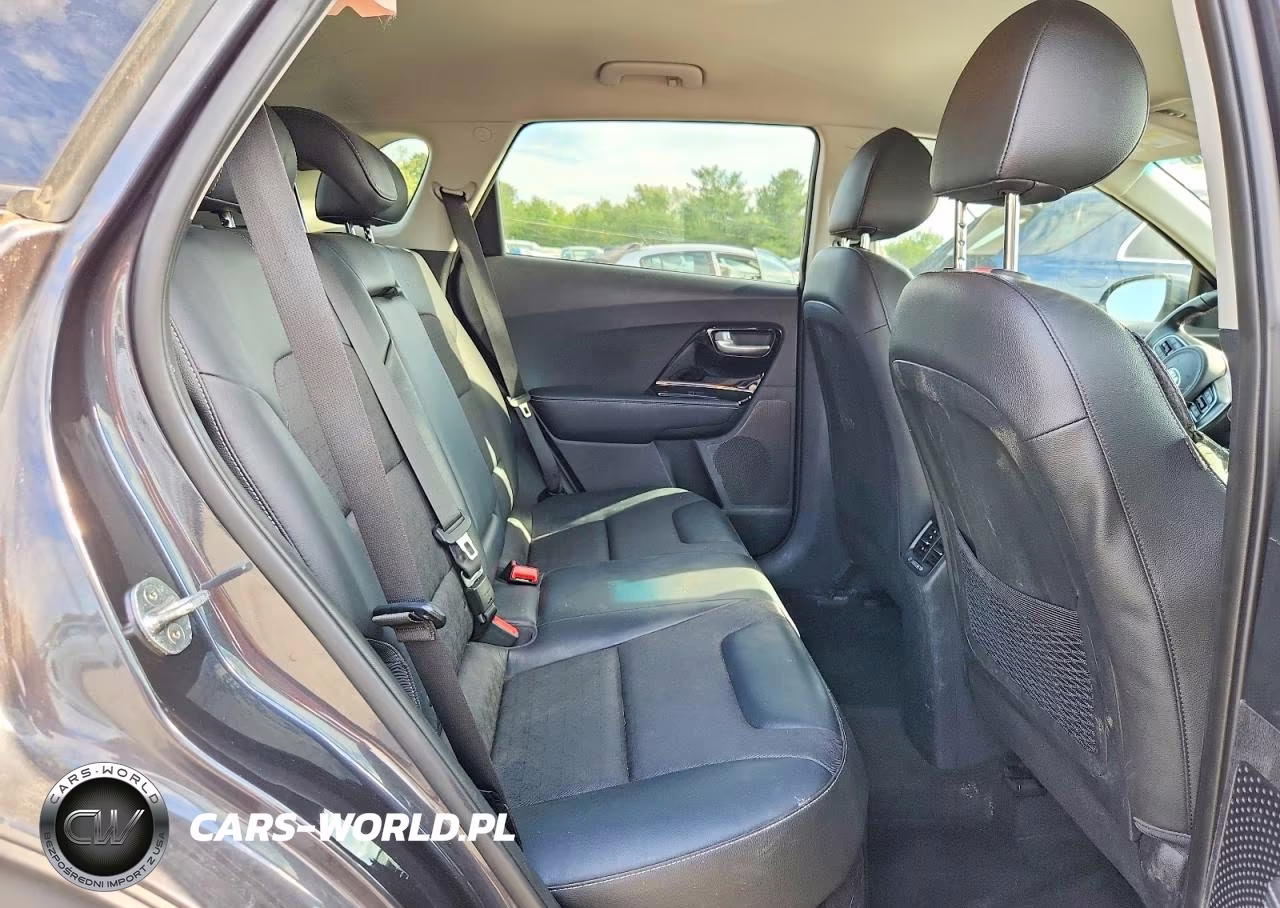 2019 Kia Niro S Touring VIN:KNDCC3LC2K5248820 - 10