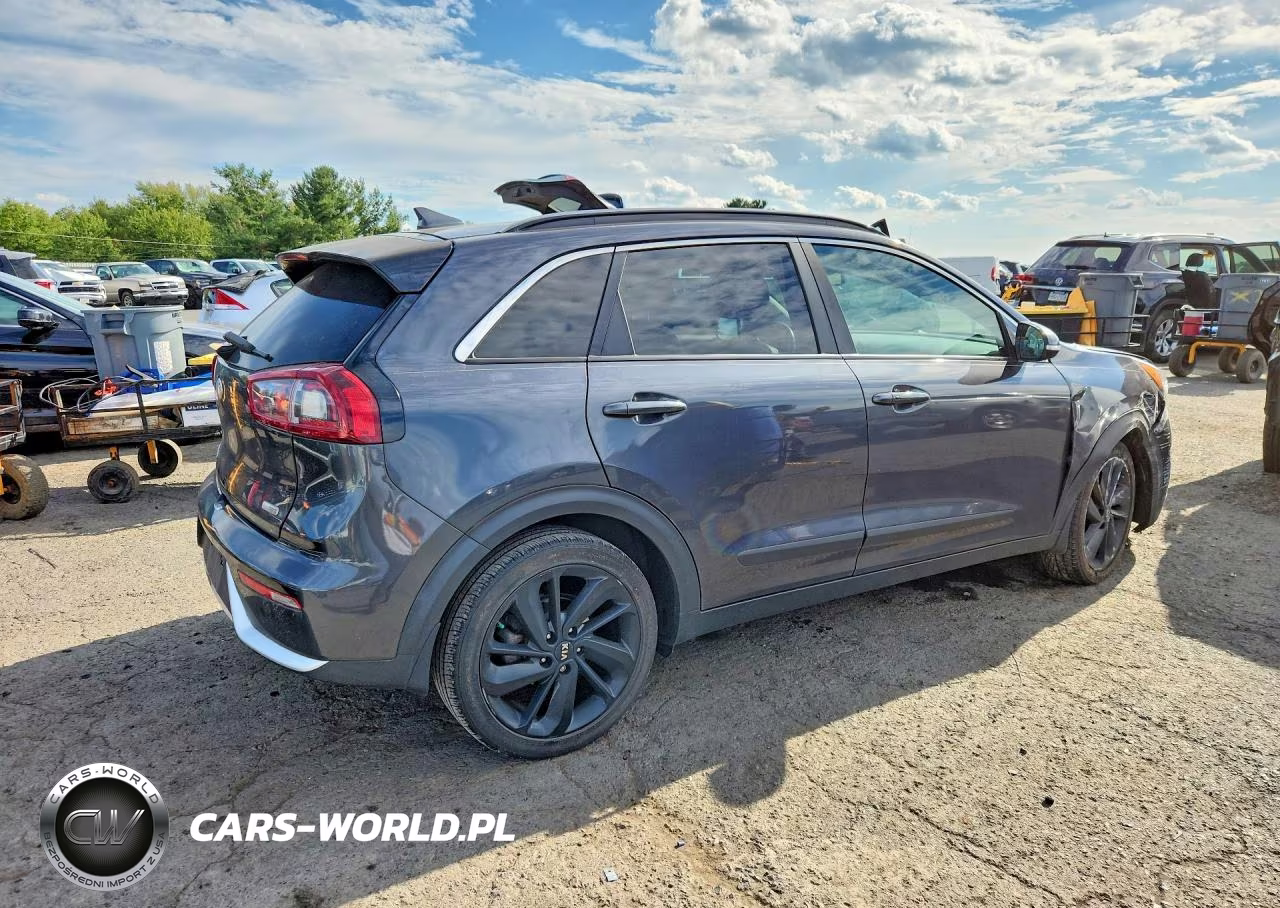 2019 Kia Niro S Touring VIN:KNDCC3LC2K5248820 - 3