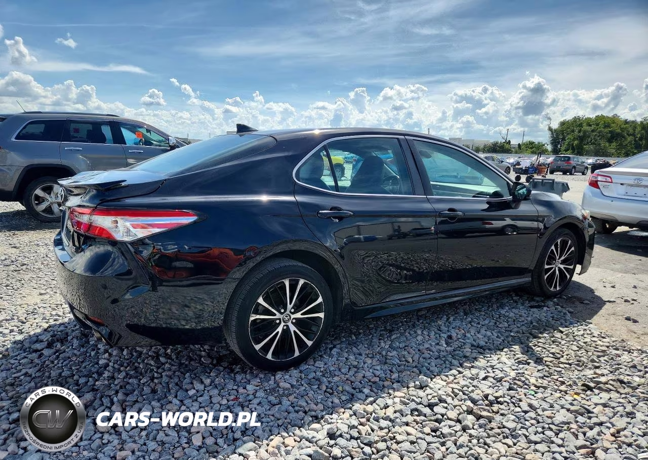 2020 Toyota Camry Se VIN:4T1G11AK2LU331561 - 3