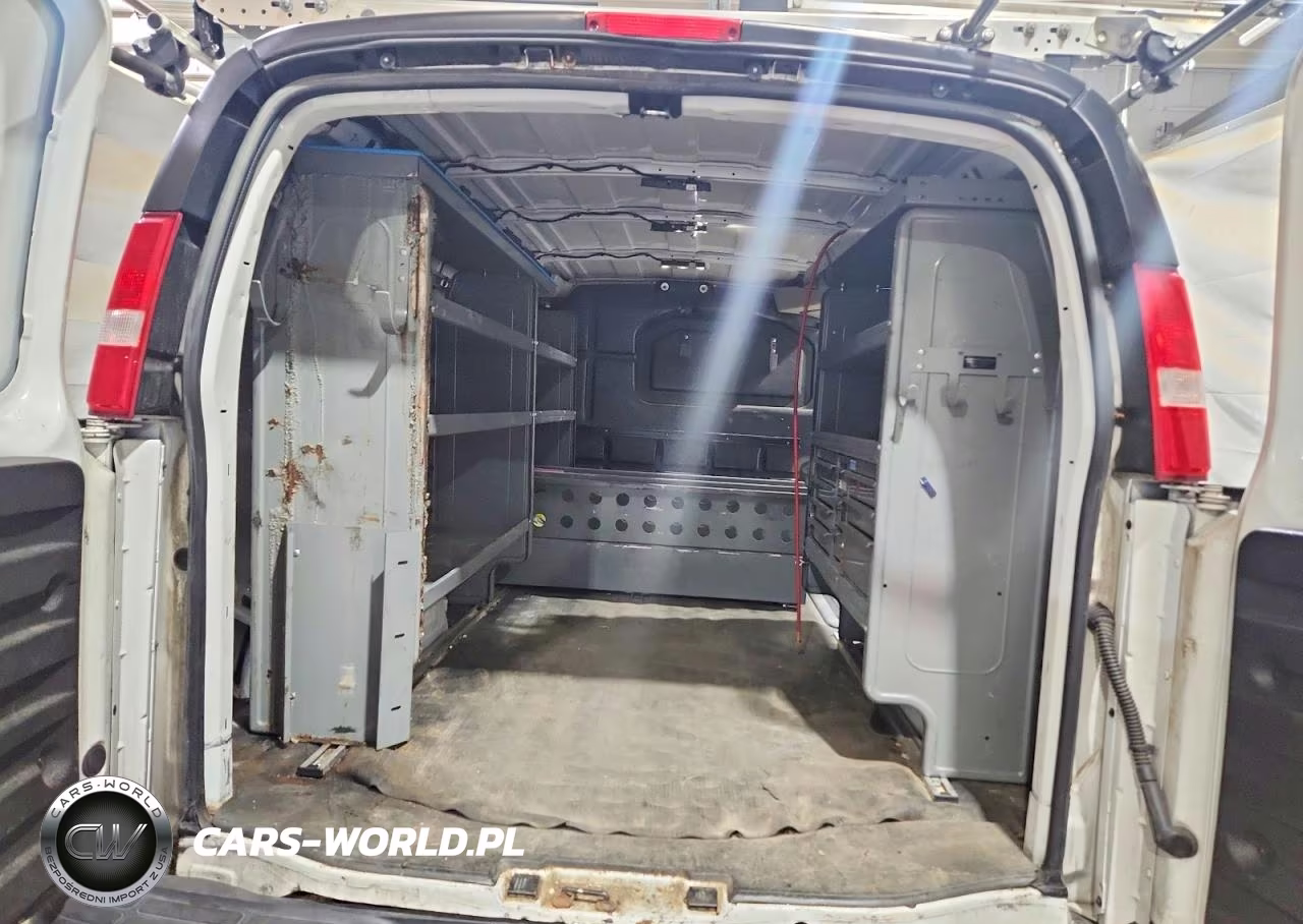 2020 Chevrolet Express G2500 VIN:1GCWGAFG0L1242219 - 10