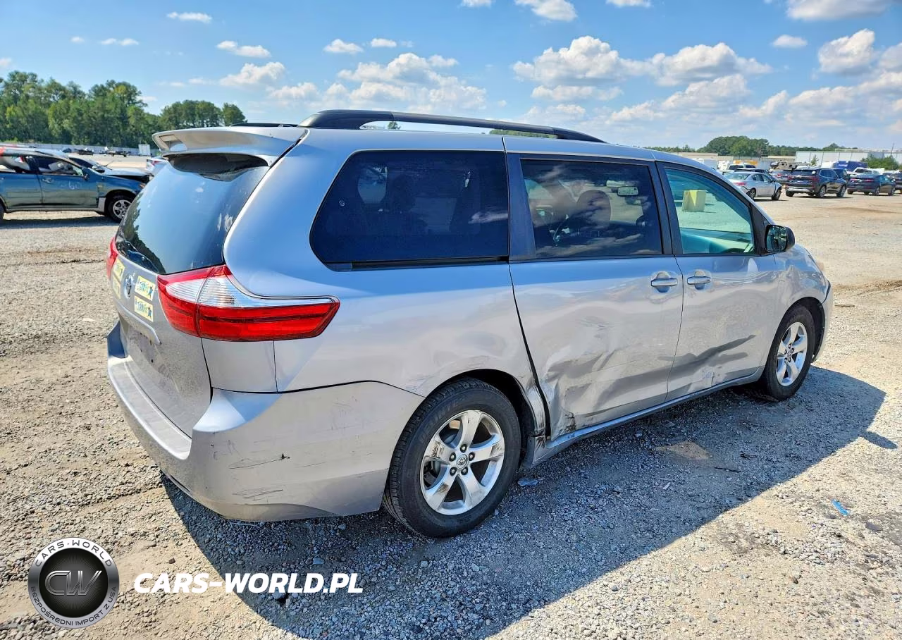 2017 Toyota Sienna Le VIN:5TDKZ3DC5HS825674 - 3