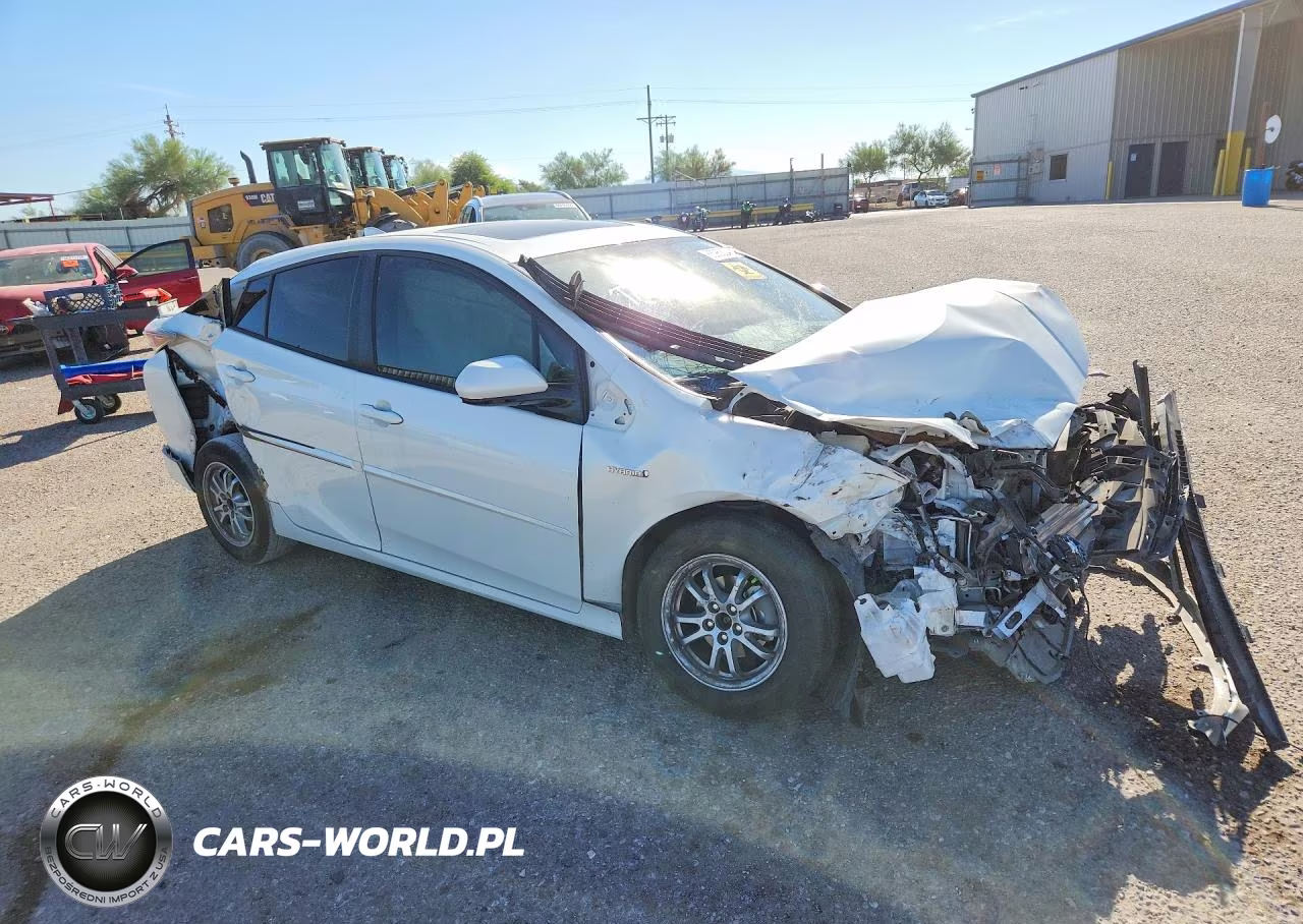 2018 Toyota Prius Three VIN:JTDKARFU6J3055816 - 4