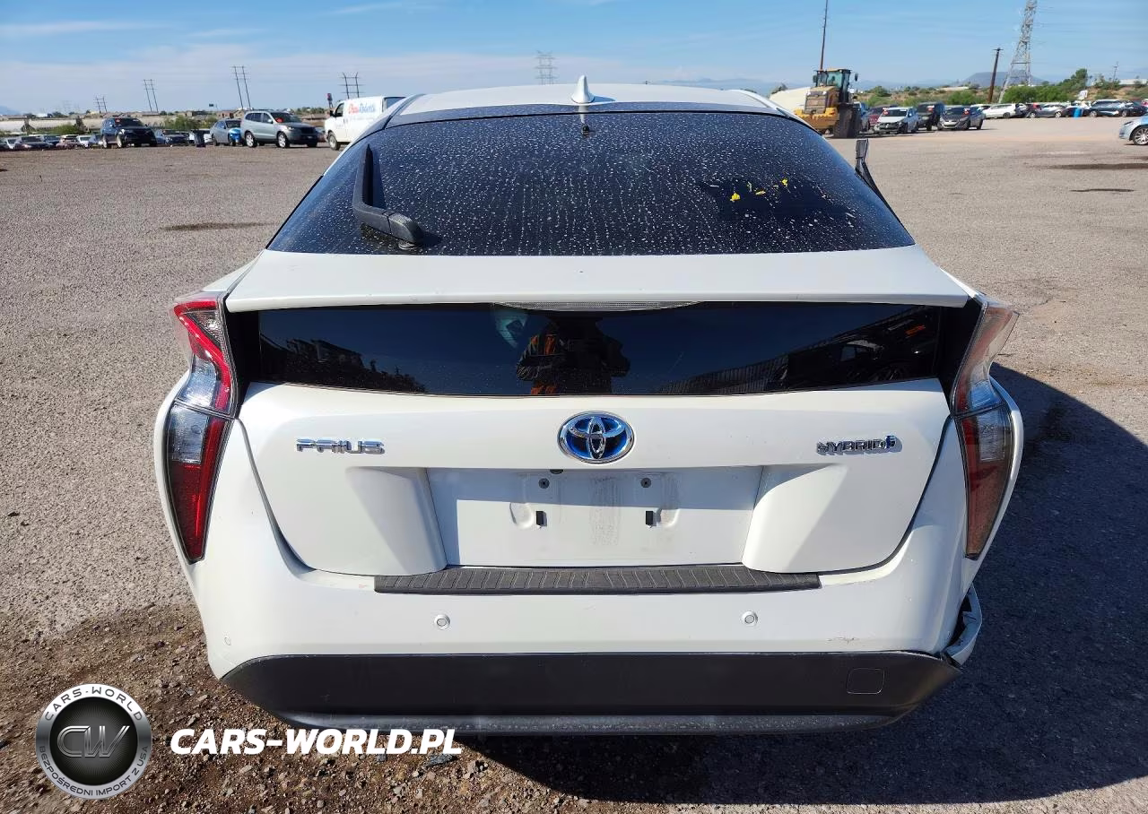 2018 Toyota Prius Three VIN:JTDKARFU6J3055816 - 6