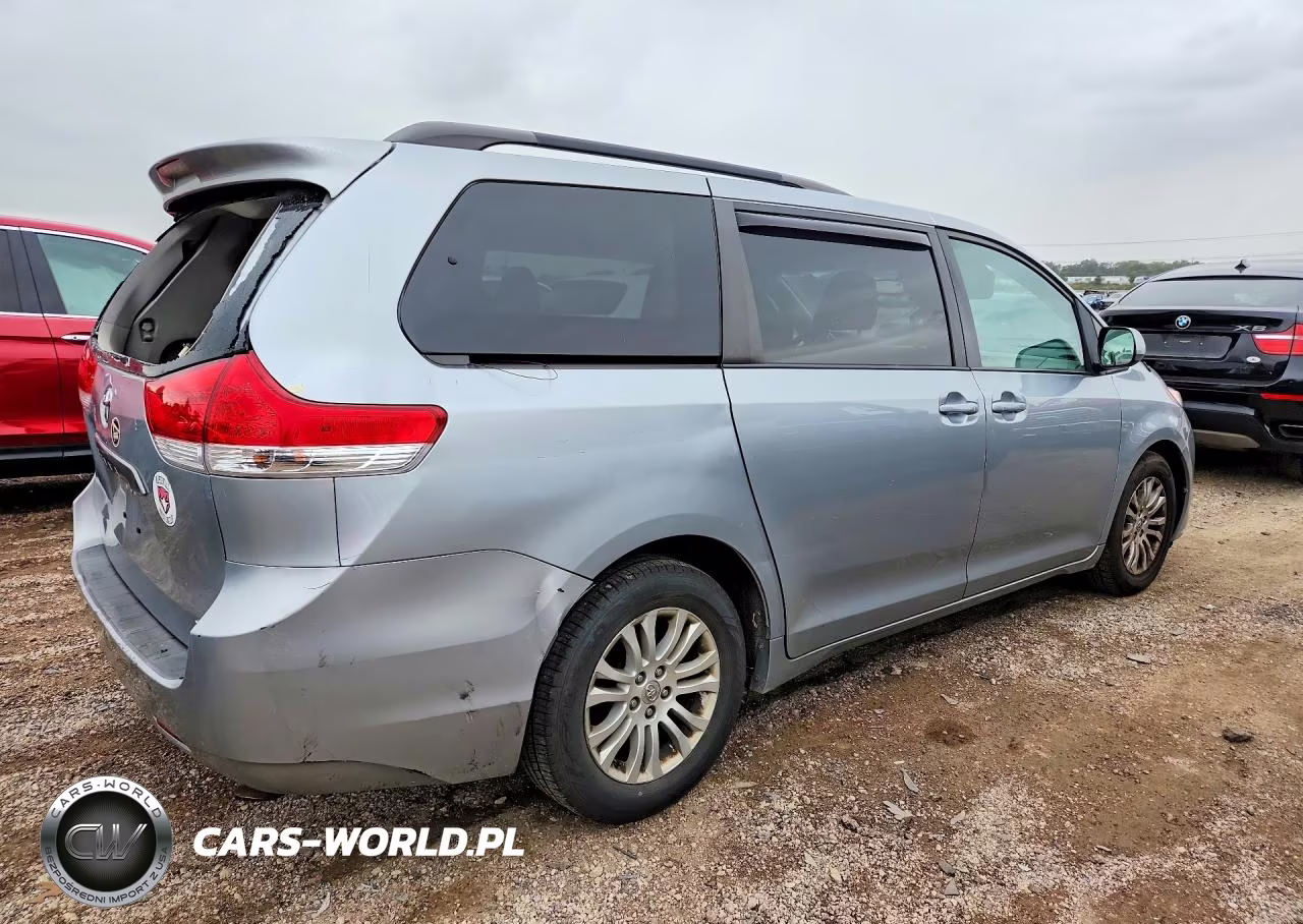 2014 Toyota Sienna Xle 8-Passenger VIN:5TDYK3DCXES523937 - 3