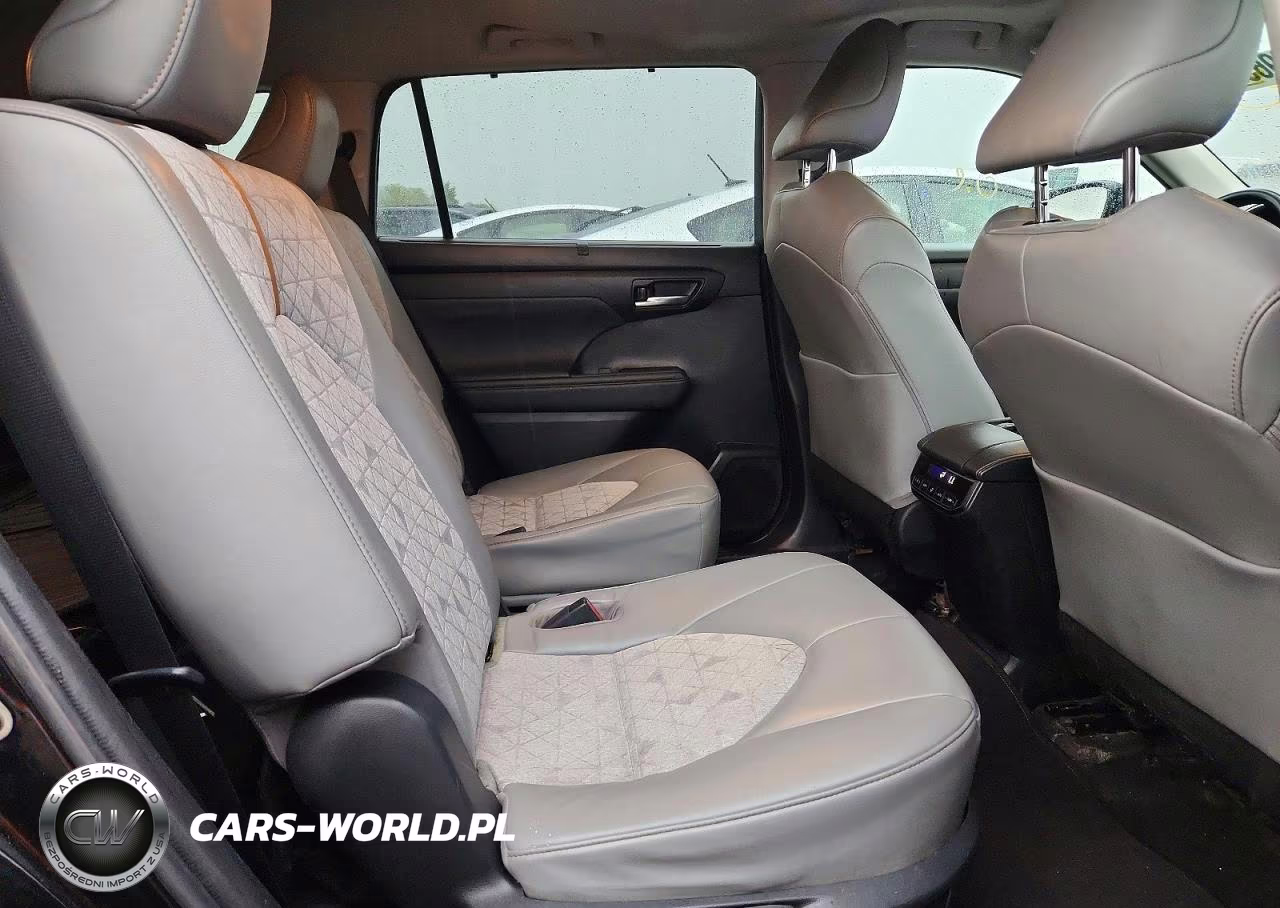 2023 Toyota Highlander Hybrid Bronze Edition VIN:5TDABRCH6PS112605 - 10
