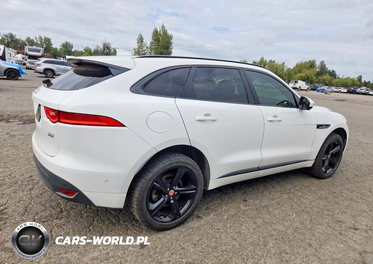 2018 Jaguar F-Pace R - Sport VIN:SADCL2FN0JA251698 - 3