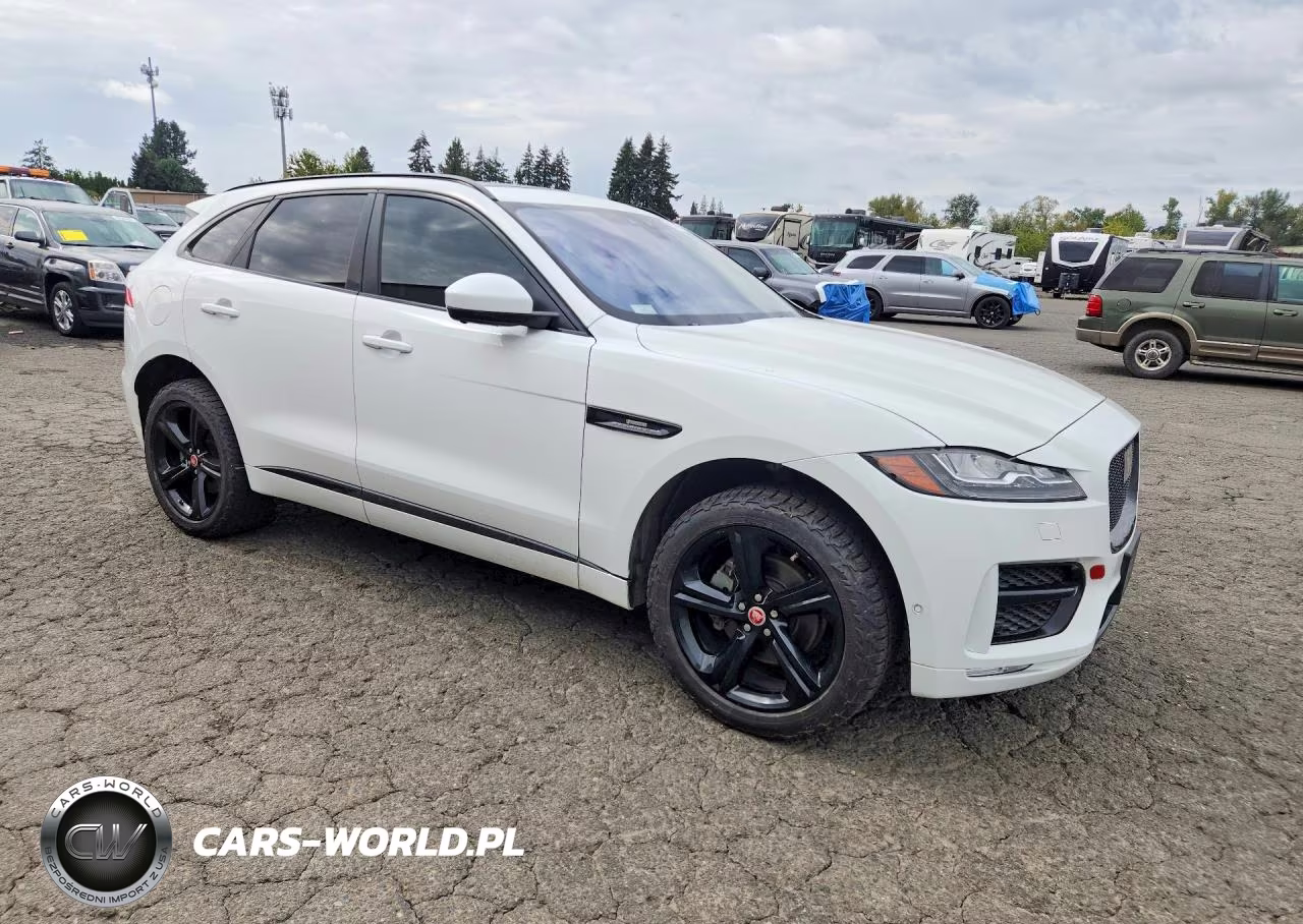 2018 Jaguar F-Pace R - Sport VIN:SADCL2FN0JA251698 - 4