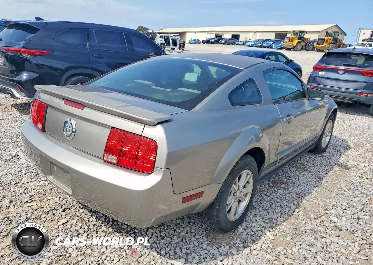 2008 Ford Mustang V6 Coupe VIN:1ZVHT80N285198872 - 3