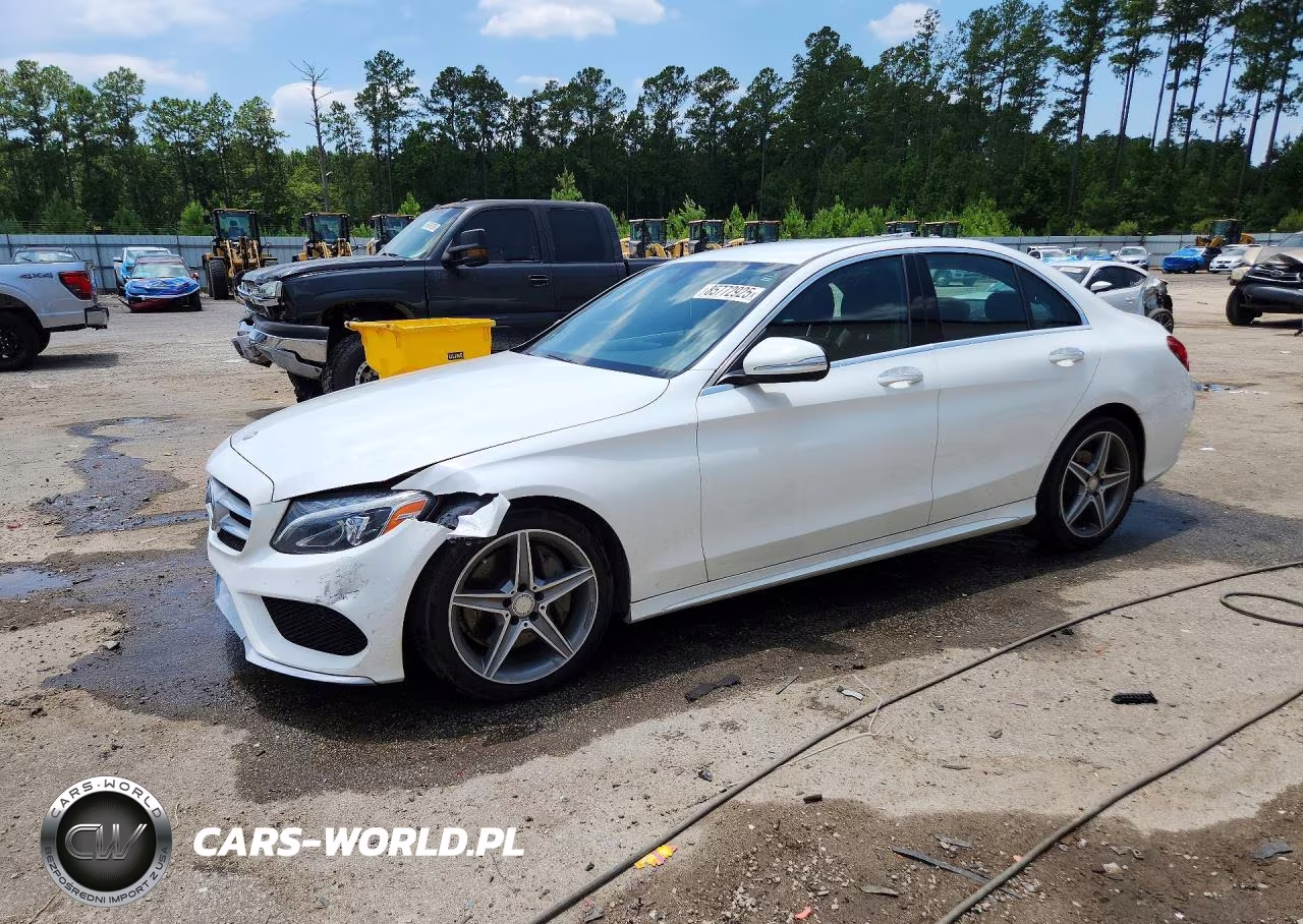 2015 Mercedes-Benz C 300 – zdjęcie 1 z 12
