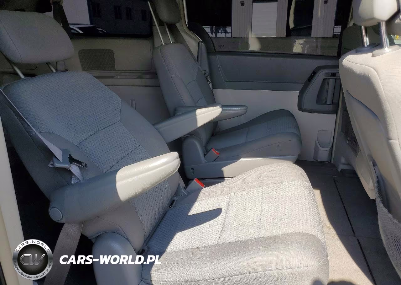 2010 Chrysler Town & Country Touring VIN:2A4RR5D10AR413213 - 11