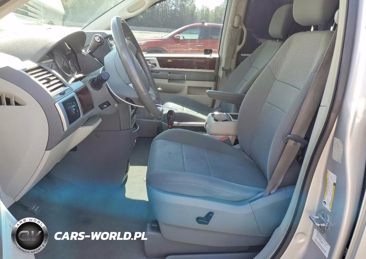 2010 Chrysler Town & Country Touring VIN:2A4RR5D10AR413213 - 7