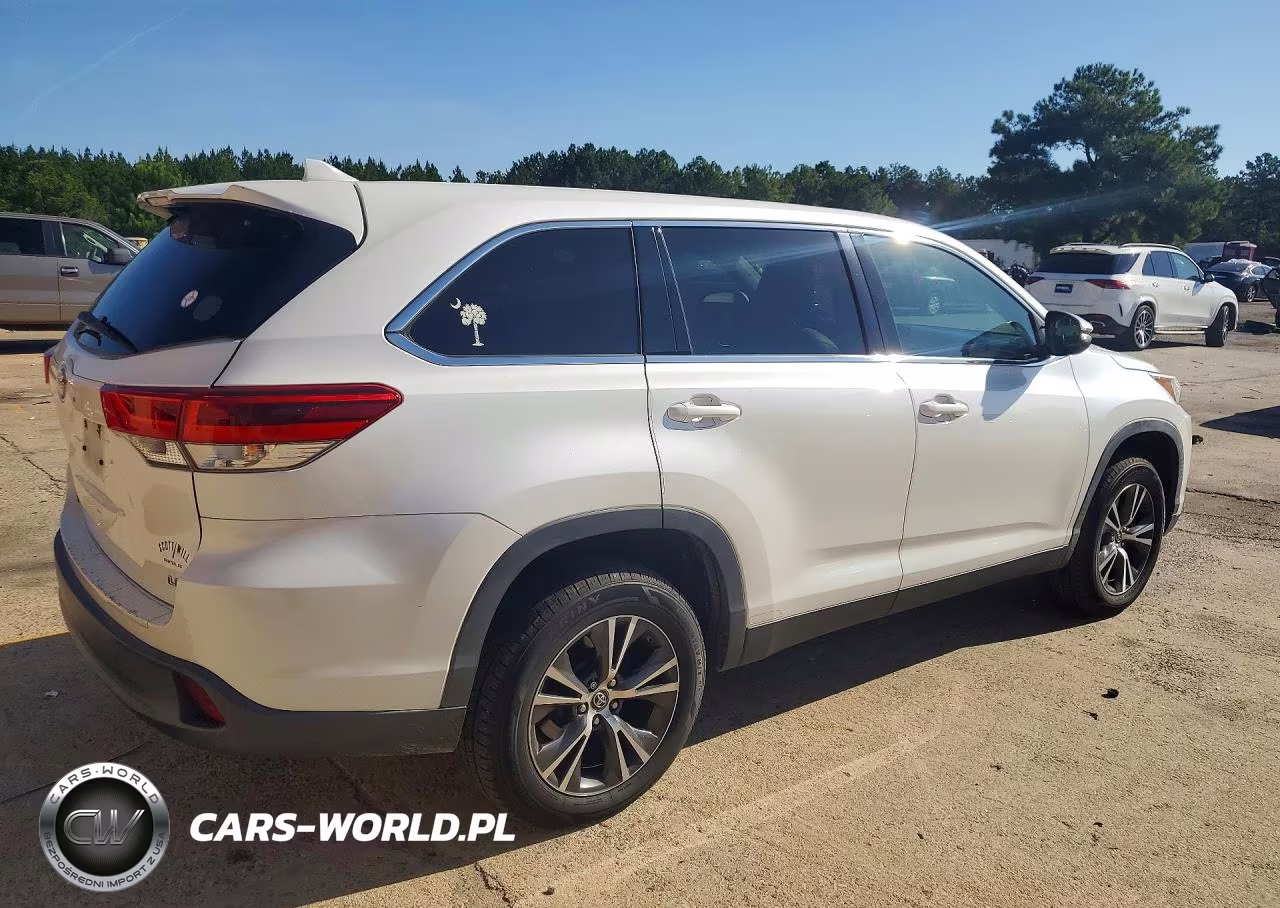 2019 Toyota Hilandr Le VIN:5TDZZRFH7KS325324 - 3