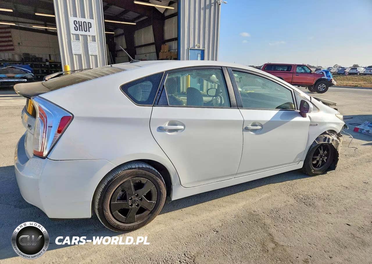 2013 Toyota Prius V Five VIN:JTDKN3DU4D5539853 - 3