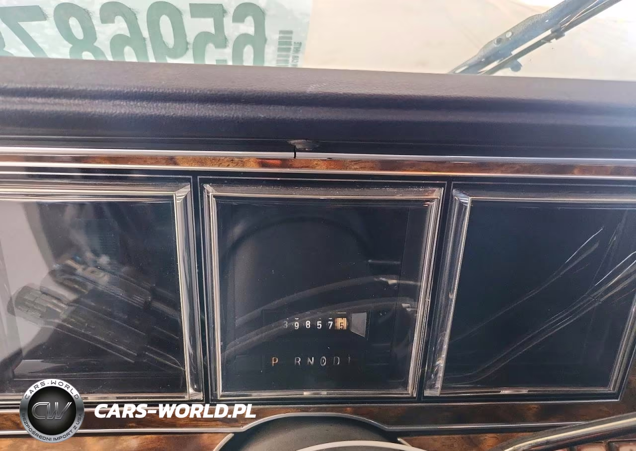 1984 Lincoln Town Car VIN:1LNBP96F5EY751619 - 9