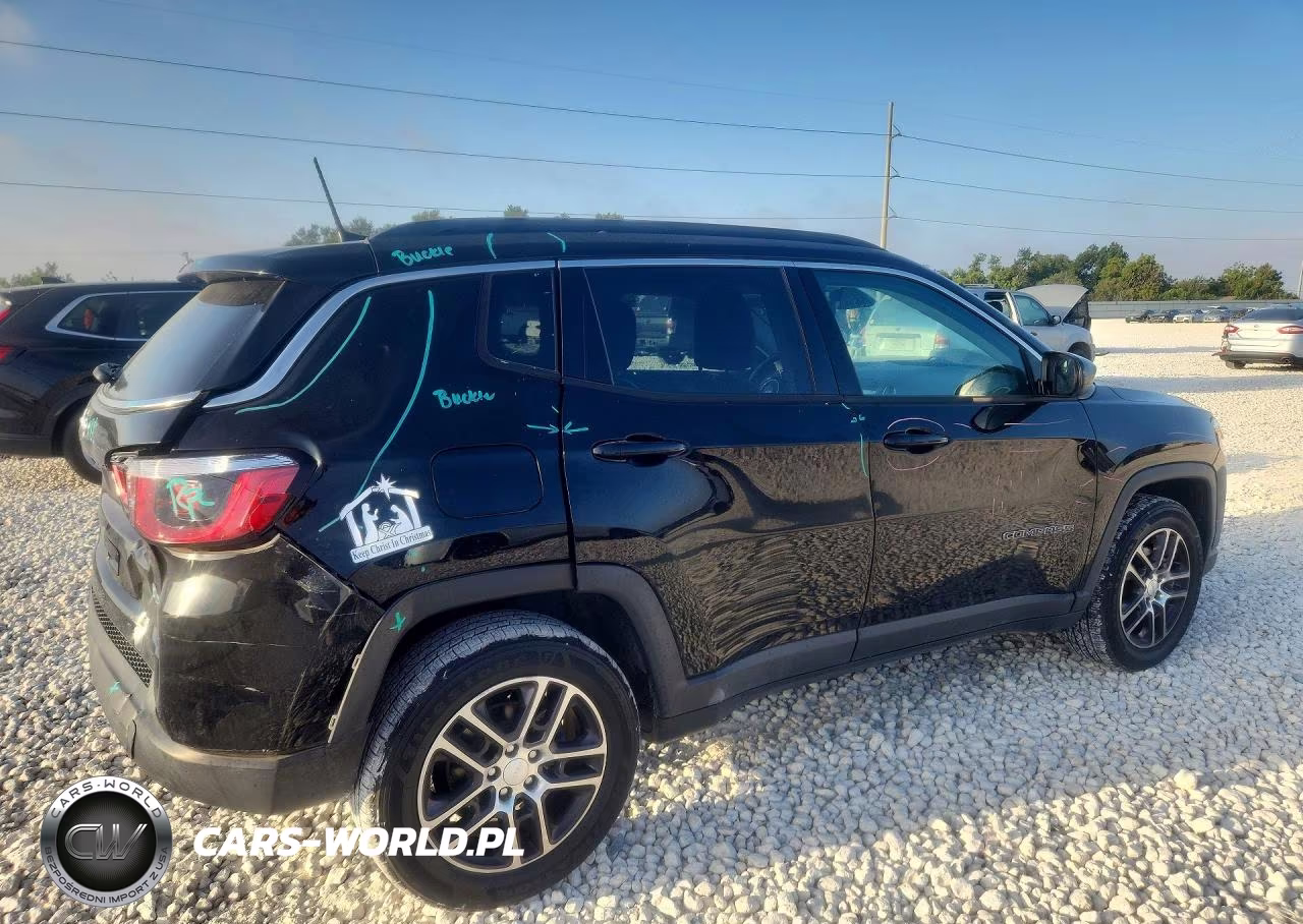 2018 Jeep Compass Latitude VIN:3C4NJCBB0JT227325 - 3