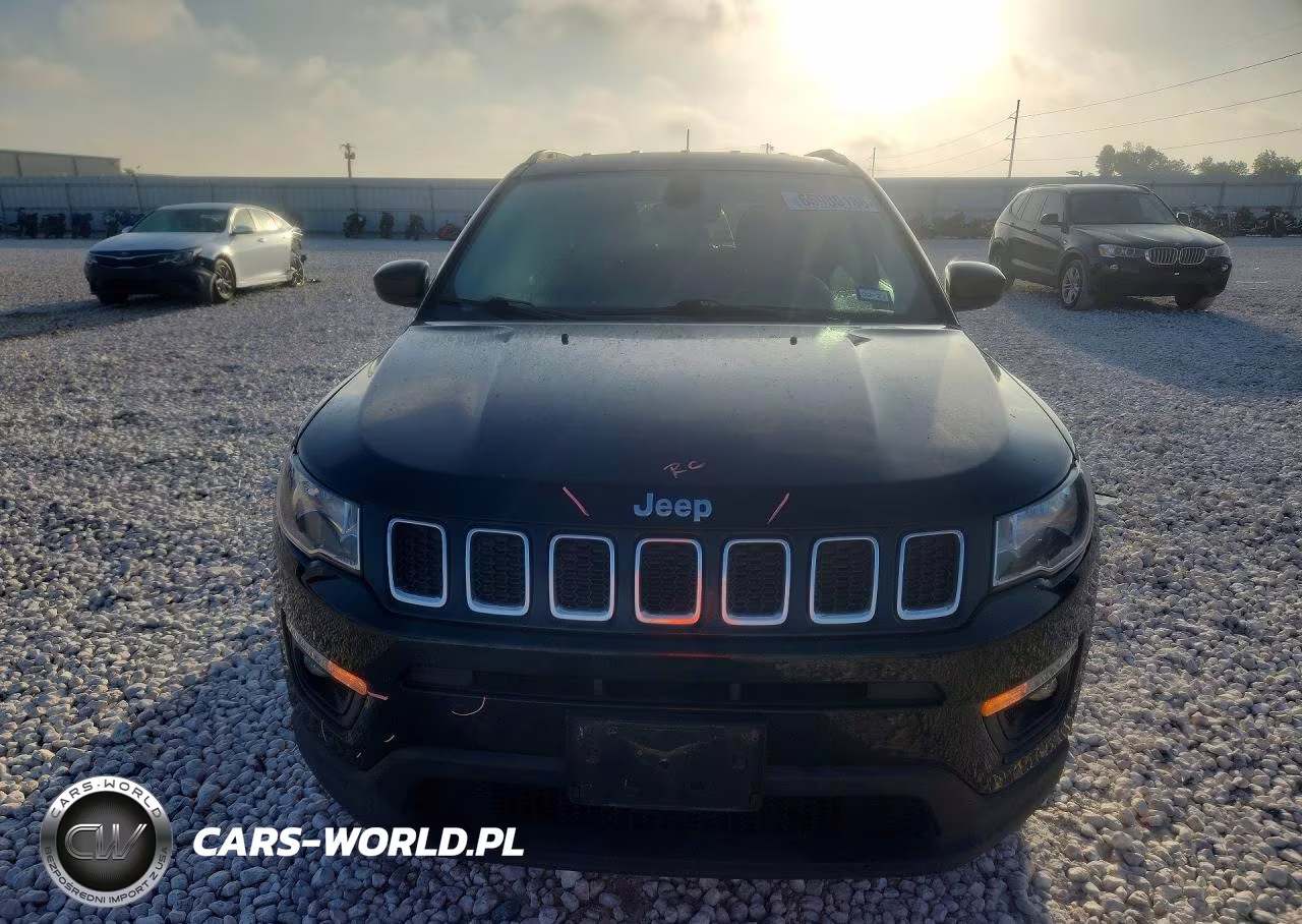 2018 Jeep Compass Latitude VIN:3C4NJCBB0JT227325 - 5