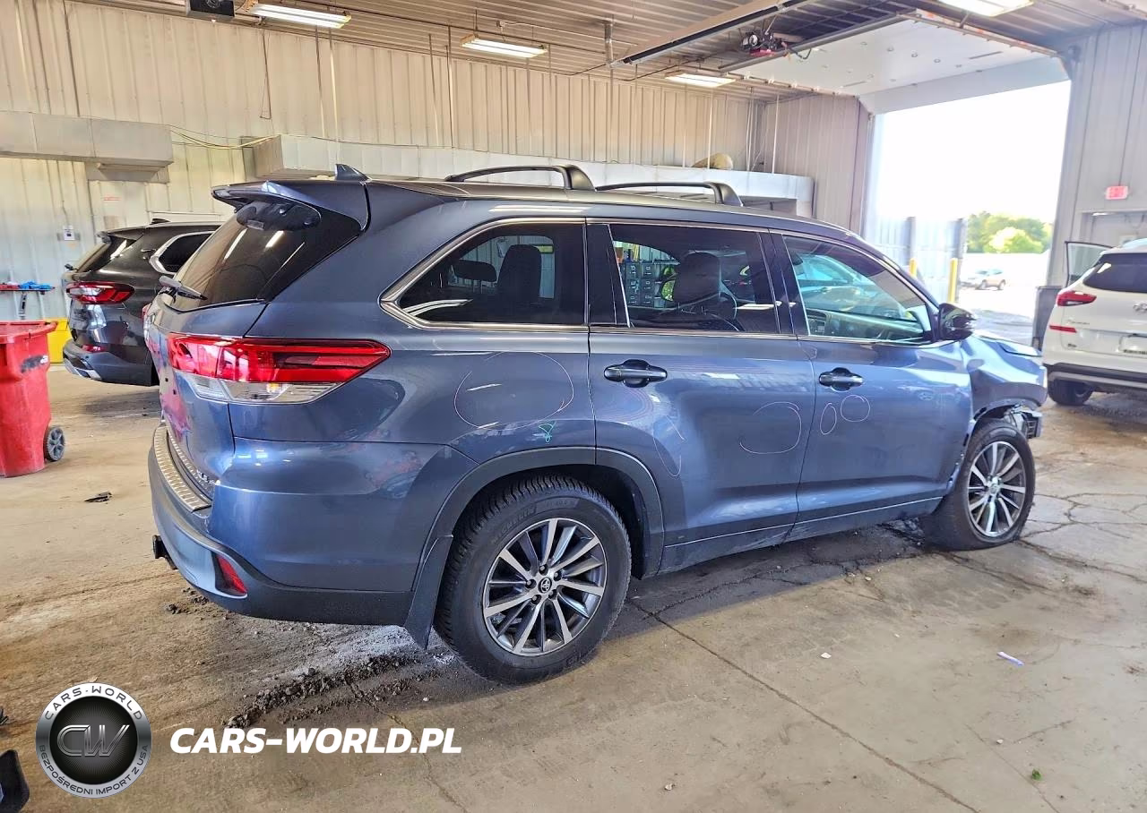 2018 Toyota Highlander Xle VIN:5TDJZRFHXJS907753 - 3