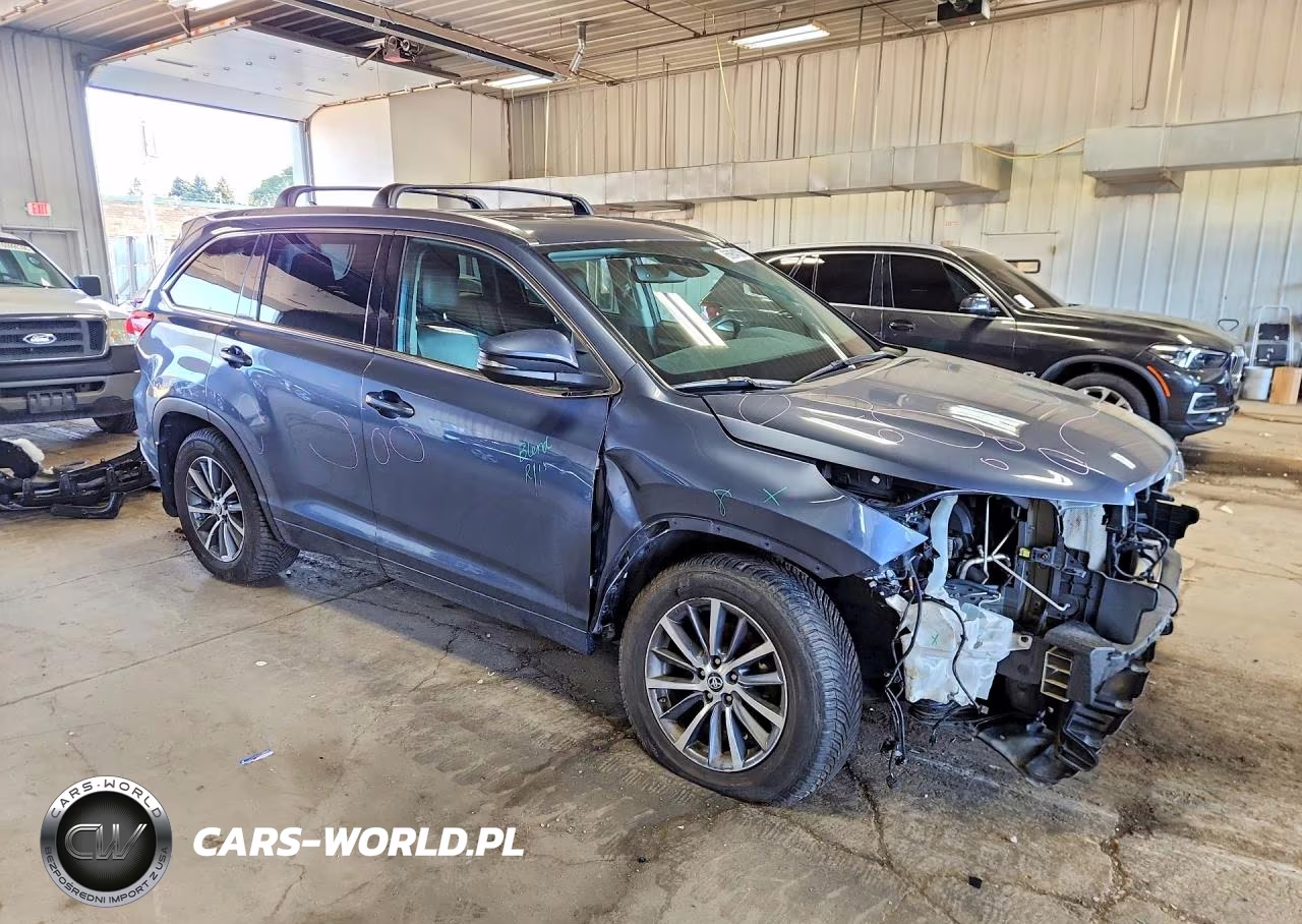 2018 Toyota Highlander Xle VIN:5TDJZRFHXJS907753 - 4