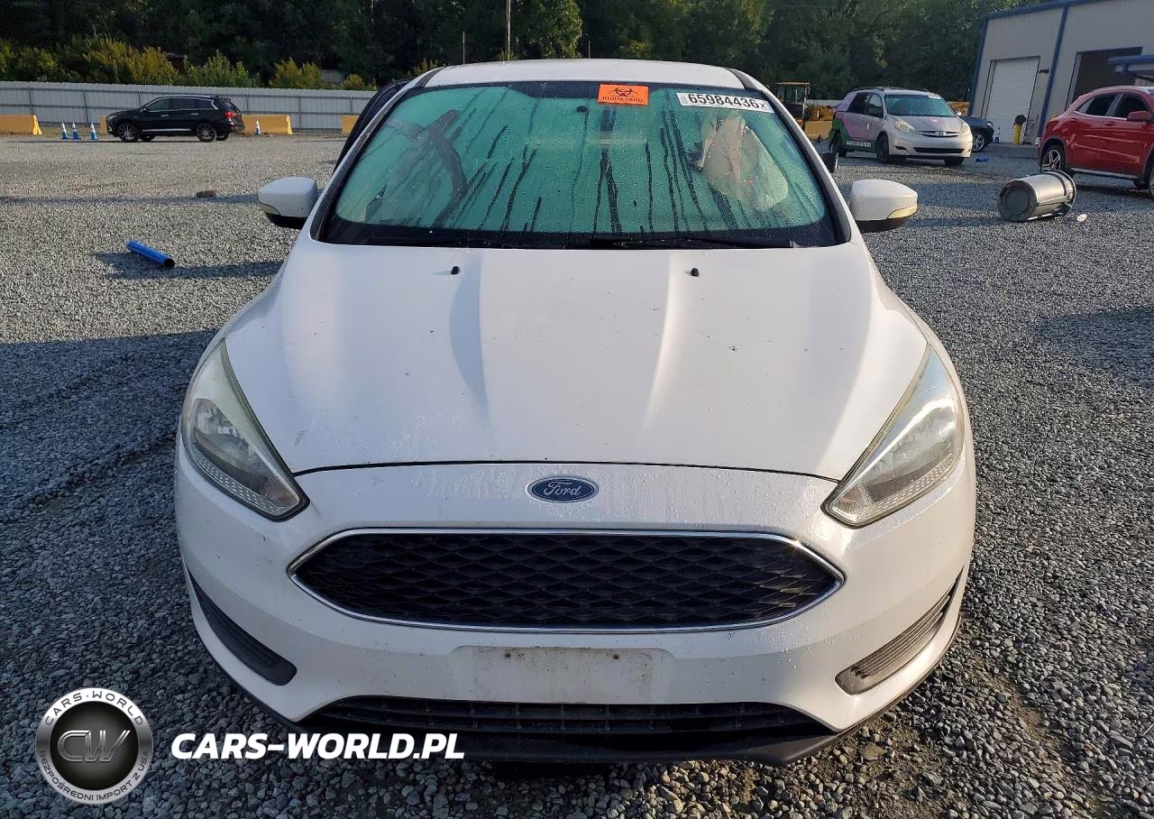 2016 Ford Focus Se VIN:1FADP3F21GL393268 - 5