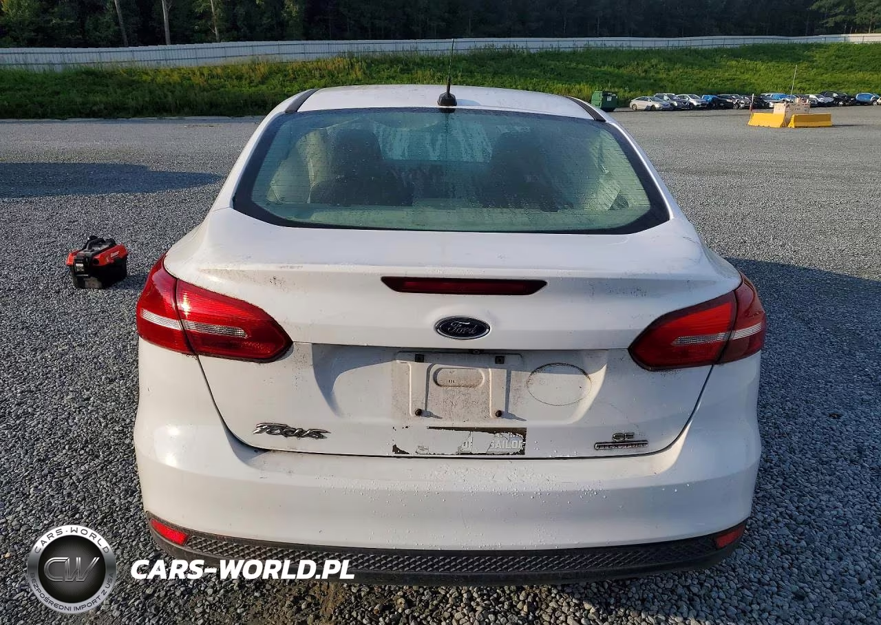 2016 Ford Focus Se VIN:1FADP3F21GL393268 - 6