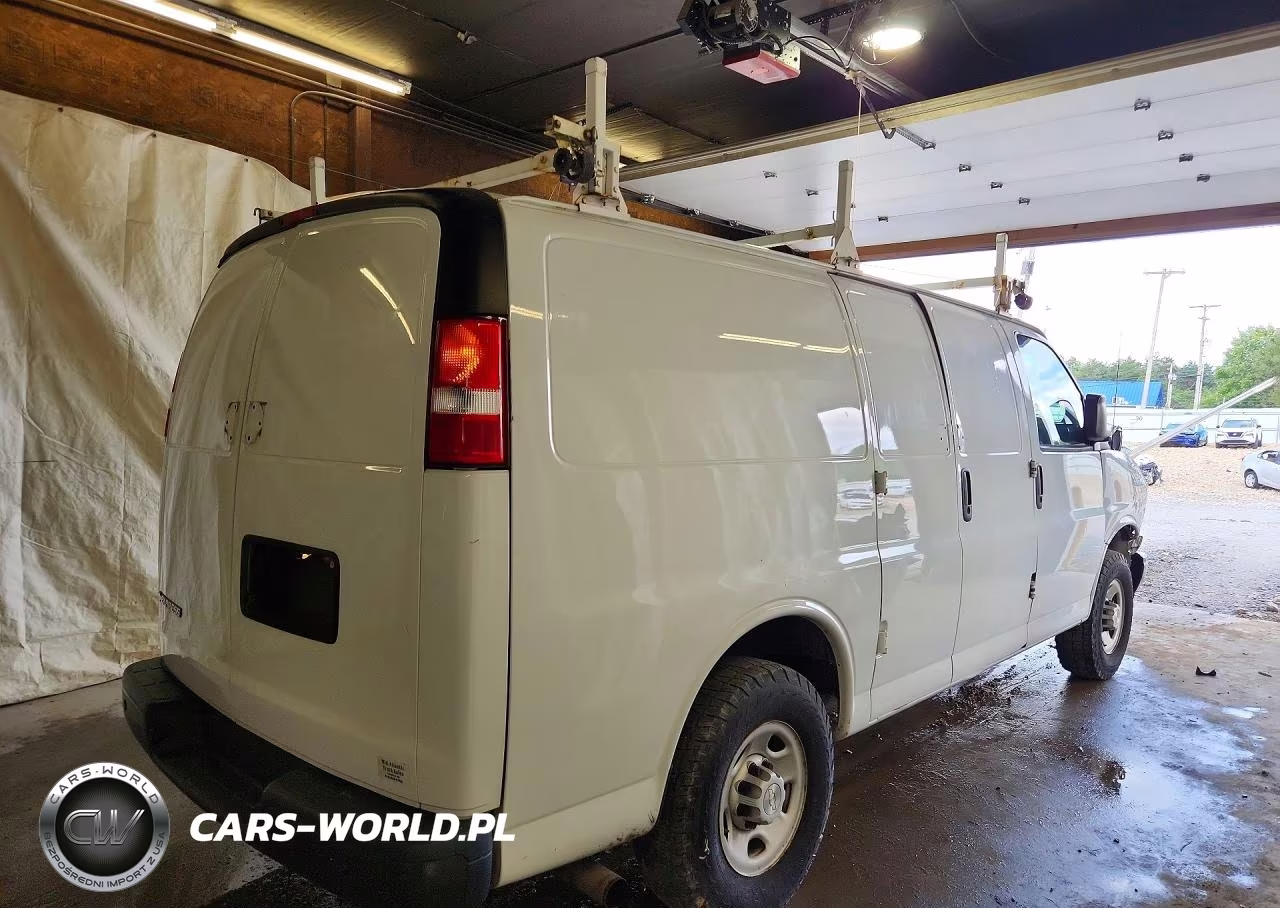 2020 Chevrolet Express G2500 VIN:1GCWGAFP0L1165609 - 3