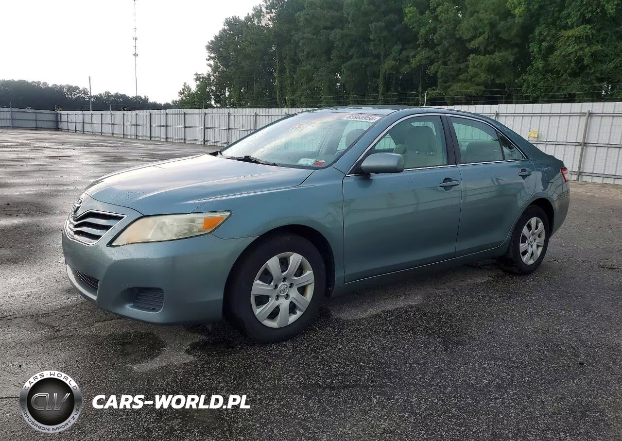 2011 Toyota Camry Le – zdjęcie 1 z 12