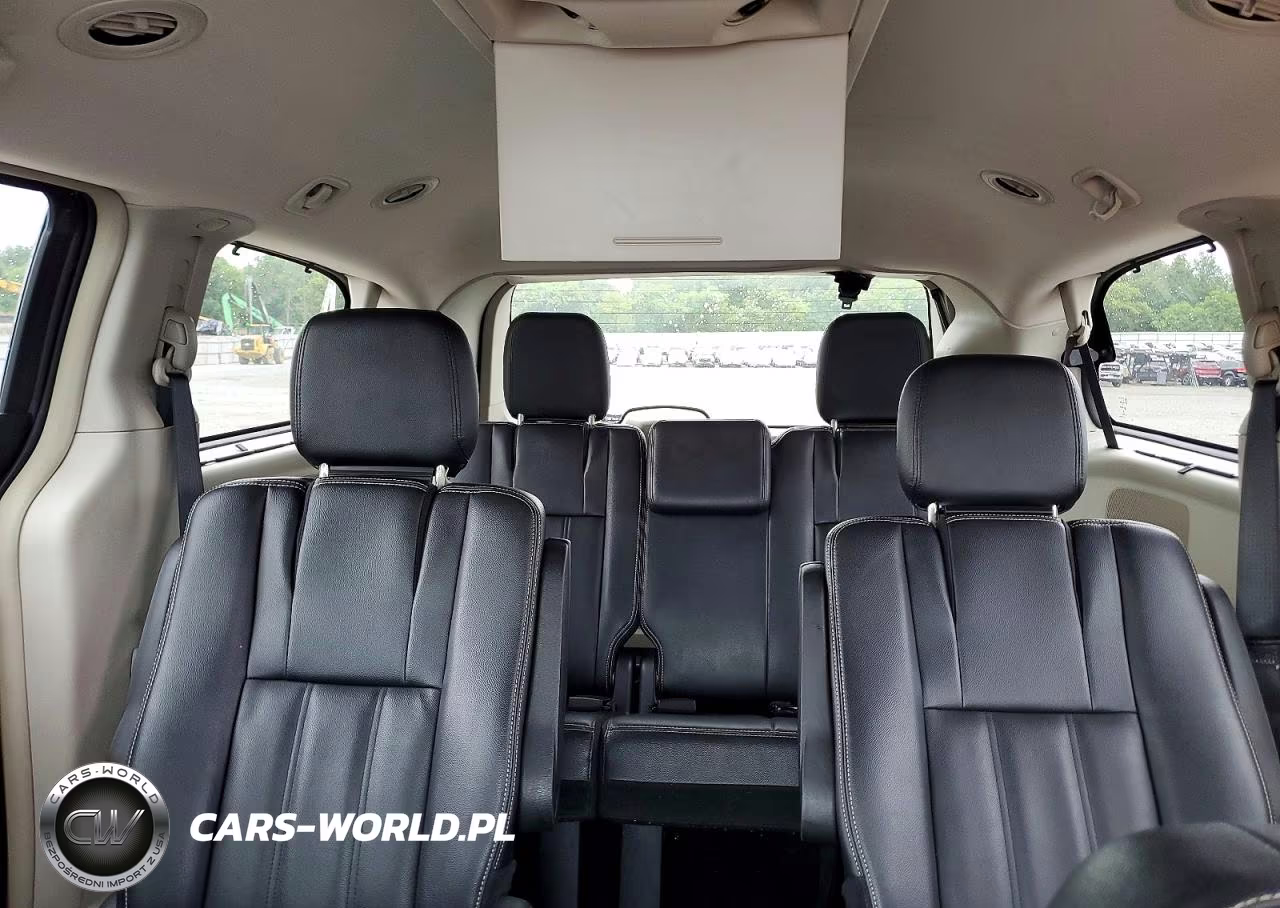 2016 Chrysler Town & Country Touring VIN:2C4RC1BG5GR149857 - 10