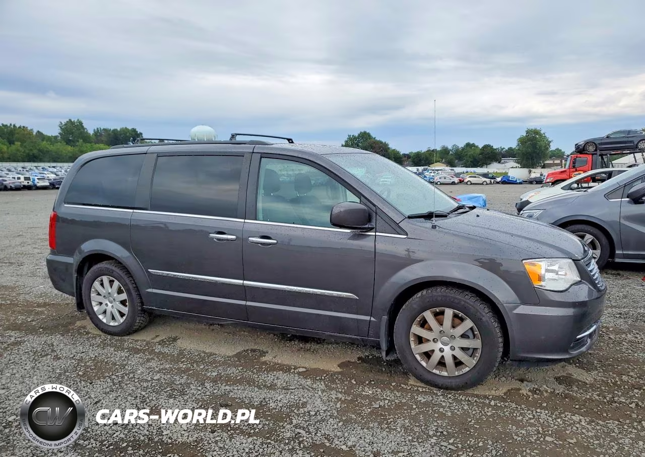2016 Chrysler Town & Country Touring VIN:2C4RC1BG5GR149857 - 4
