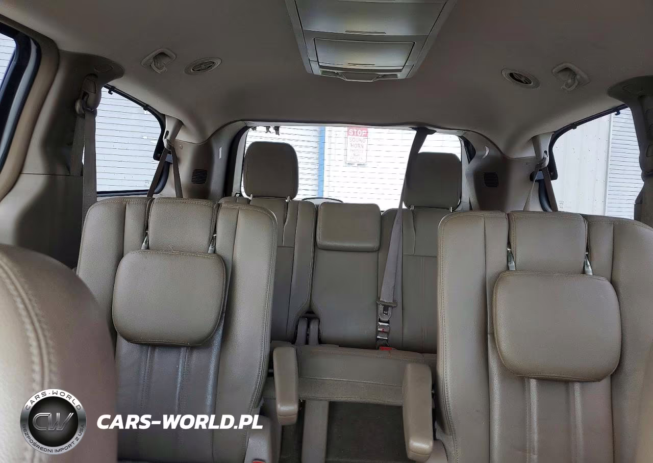 2016 Chrysler Town & Country Touring VIN:2C4RC1BG8GR286954 - 10