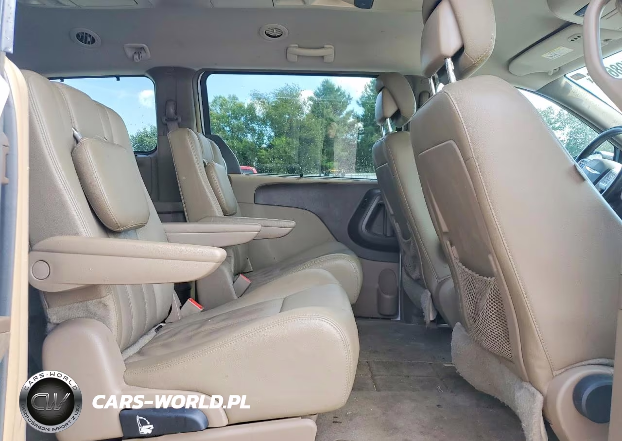 2016 Chrysler Town & Country Touring VIN:2C4RC1BG8GR286954 - 11