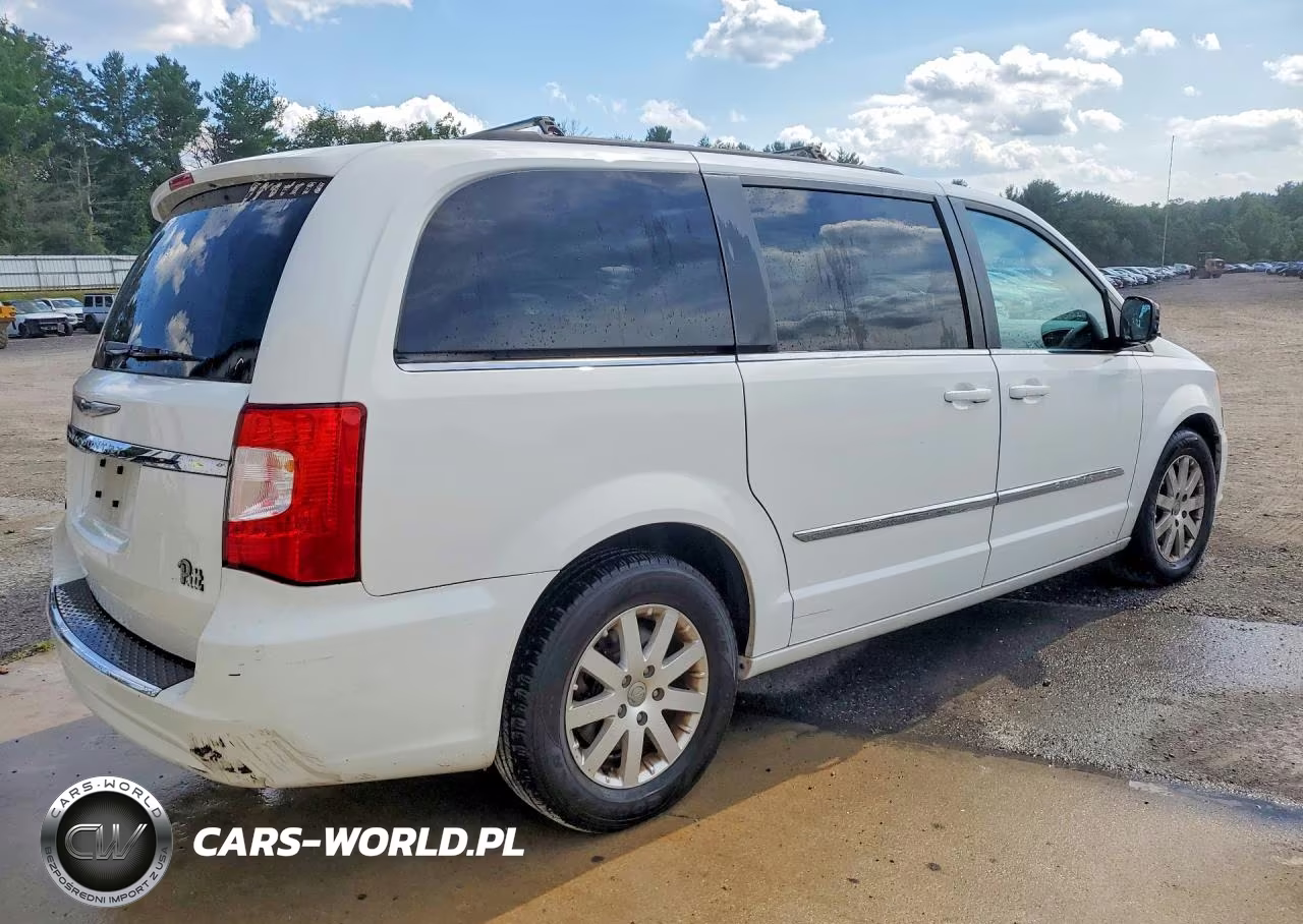 2016 Chrysler Town & Country Touring VIN:2C4RC1BG8GR286954 - 3