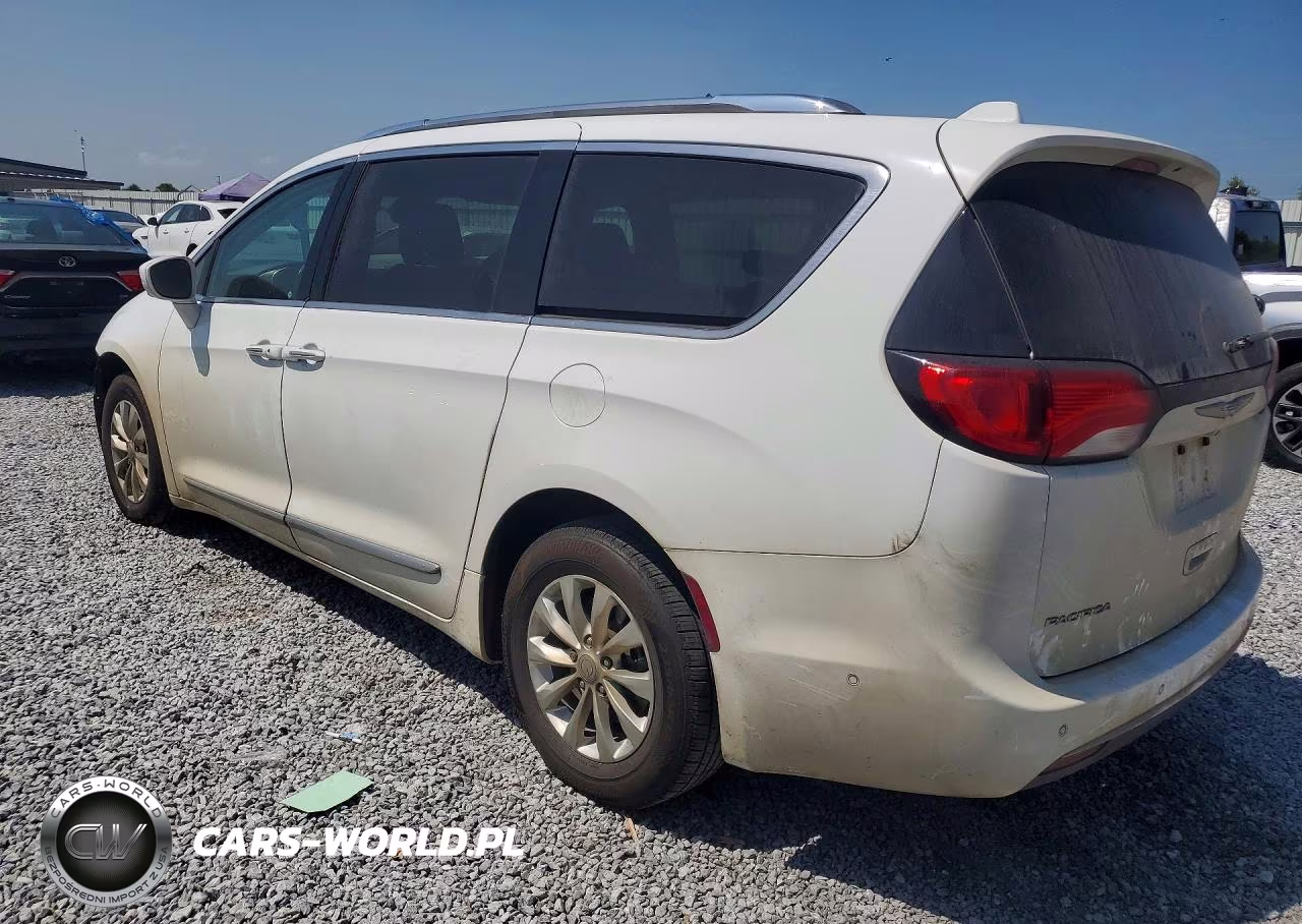 2019 Chrysler Pacifica Touring L VIN:2C4RC1BG9KR604377 - 2