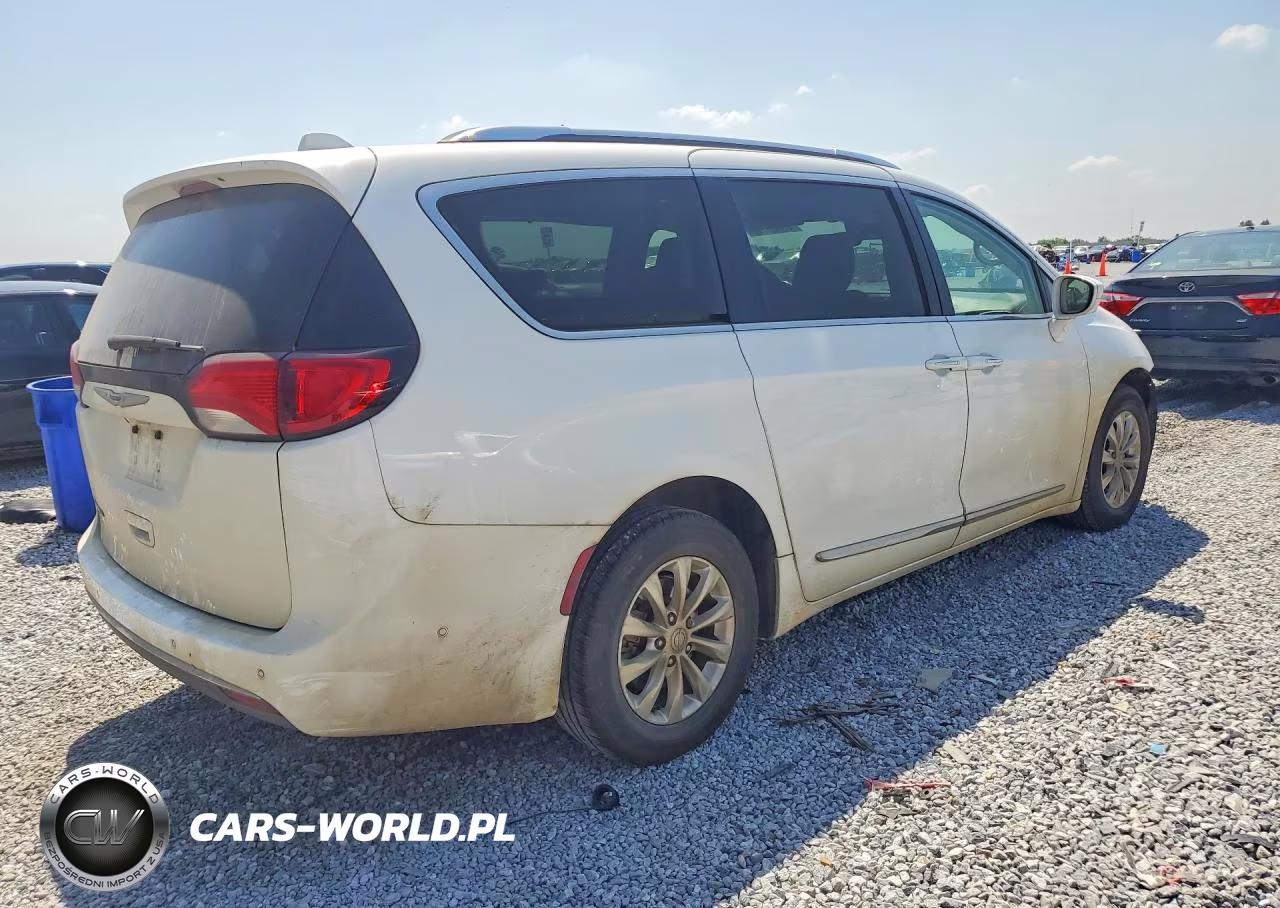 2019 Chrysler Pacifica Touring L VIN:2C4RC1BG9KR604377 - 3