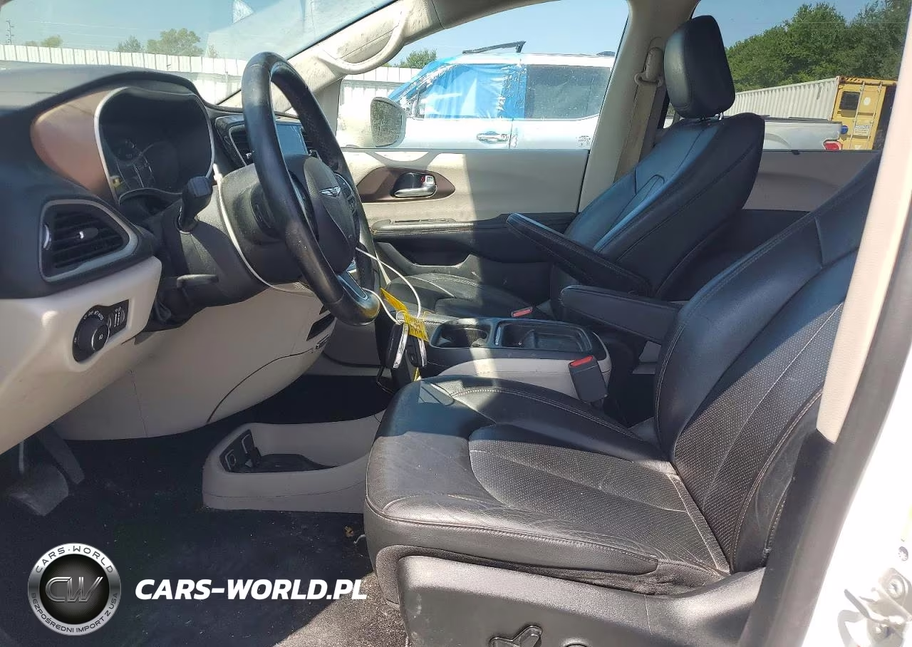 2019 Chrysler Pacifica Touring L VIN:2C4RC1BG9KR604377 - 7