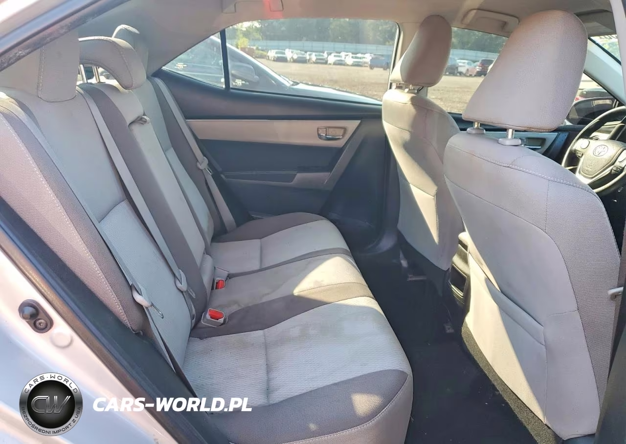 2018 Toyota Corolla Le VIN:5YFBURHEXJP805044 - 10