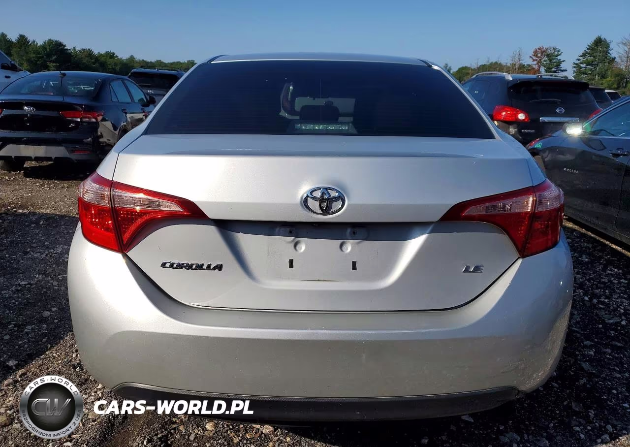 2018 Toyota Corolla Le VIN:5YFBURHEXJP805044 - 6