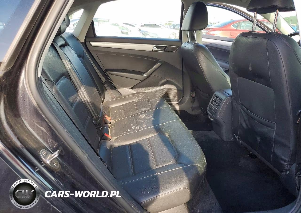 2019 Volkswagen Passat Wolfsburg VIN:1VWLA7A3XKC002350 - 10