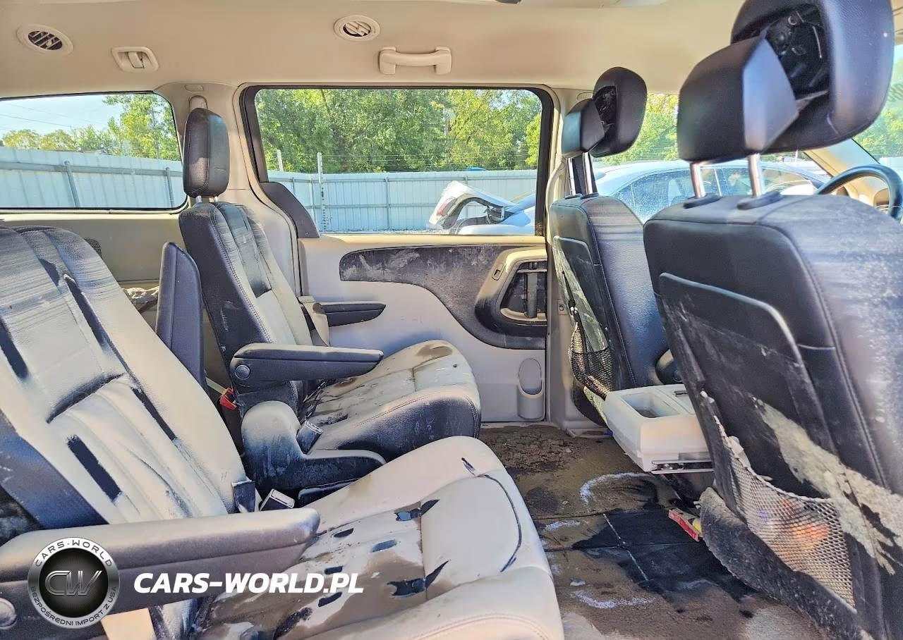 2013 Chrysler Town & Country Touring VIN:2C4RC1BG4DR632297 - 10