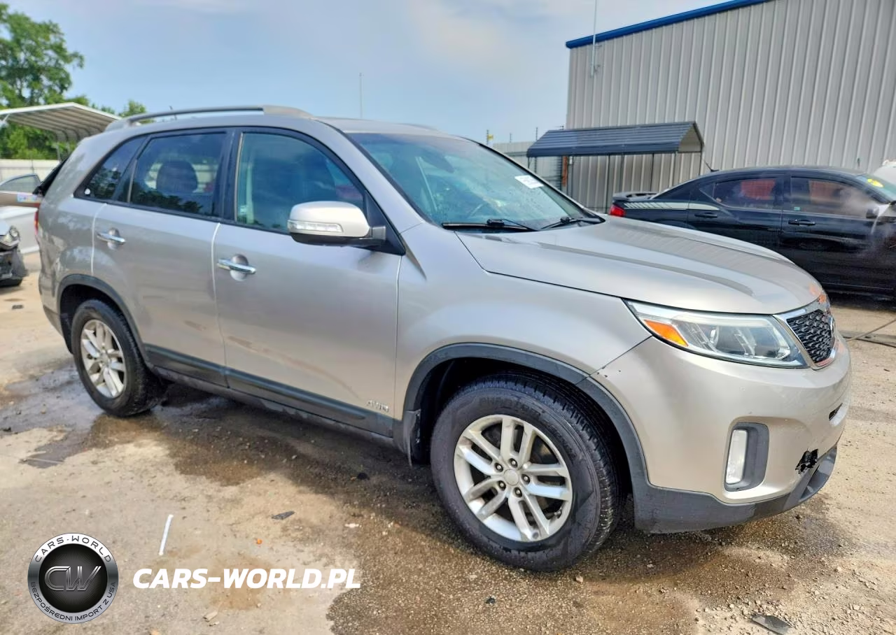 2015 Kia Sorento Lx VIN:5XYKTCA61FG628138 - 4