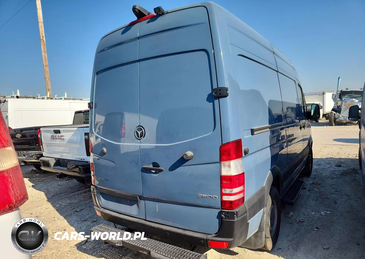 2018 Mercedes-Benz Sprinter 2500 VIN:WD3PE7CD0JP643510 - 3